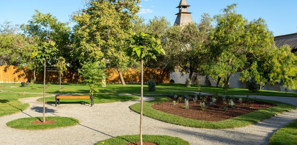Sitelerde ve Ticari Alanlarda Profesyonel Peyzaj Bakımının Önemi